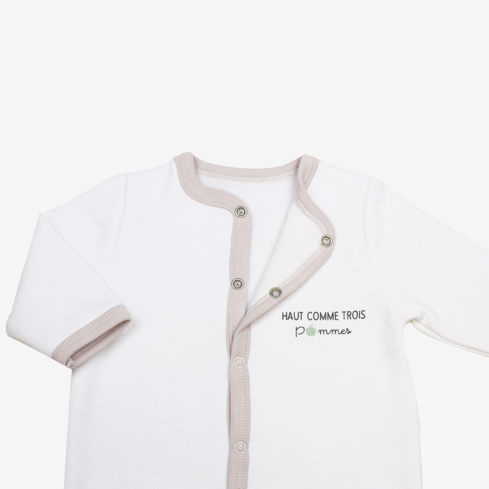 Baby fleece pajamas with front snaps and 'haut comme trois pommes' print
