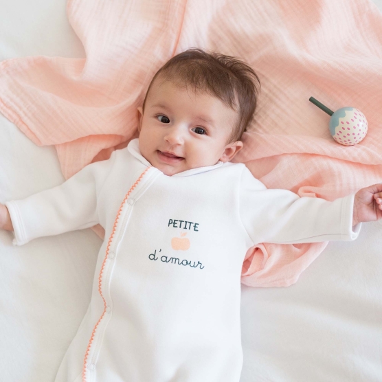 Pijama nacimiento niña blanco y rosa - Manzanita