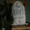 Speelgoedzak naast de kerstboom