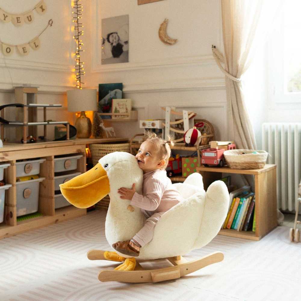 Schaukeltier im Wohnzimmer