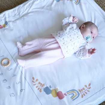 Meilensteindecke mit Baby