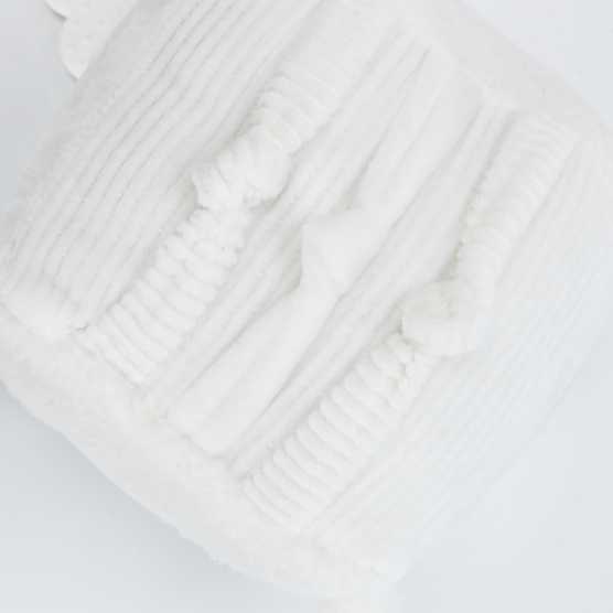 activiteitenkubus voor baby uit de Wooly collectie in wit fluweel