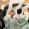 Bébé dans son cosy avec sa spirale d’activité