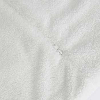 Close-up sherpa materiaal en sluiting slaapzak