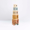 Torre cubo de madera con módulos para encajar