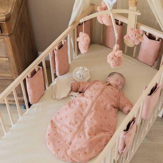 Mobile musical lapin et ourson couleur terre de sienne
