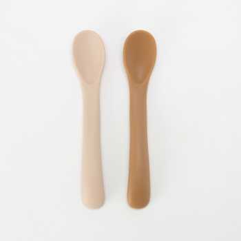 lote de dos cucharas beige y arena