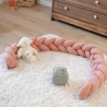 decoratieve vlecht voorgesteld in de babykamer