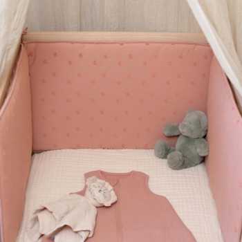 decoratie-idee babyledikant met bedomranding collectie hop