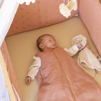 bebé con su saco de dormir bebé tog 2