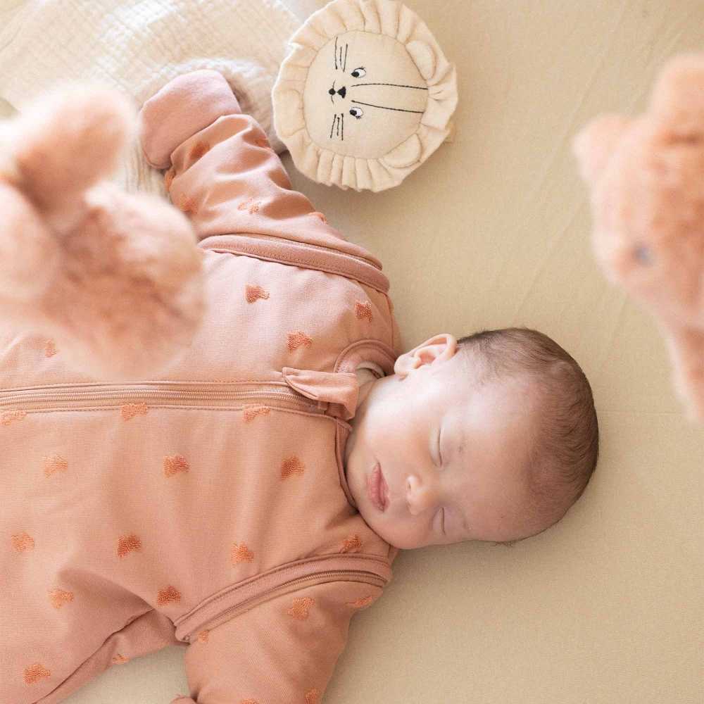 Bébé dort avec sa gigoteuse tog 2.5