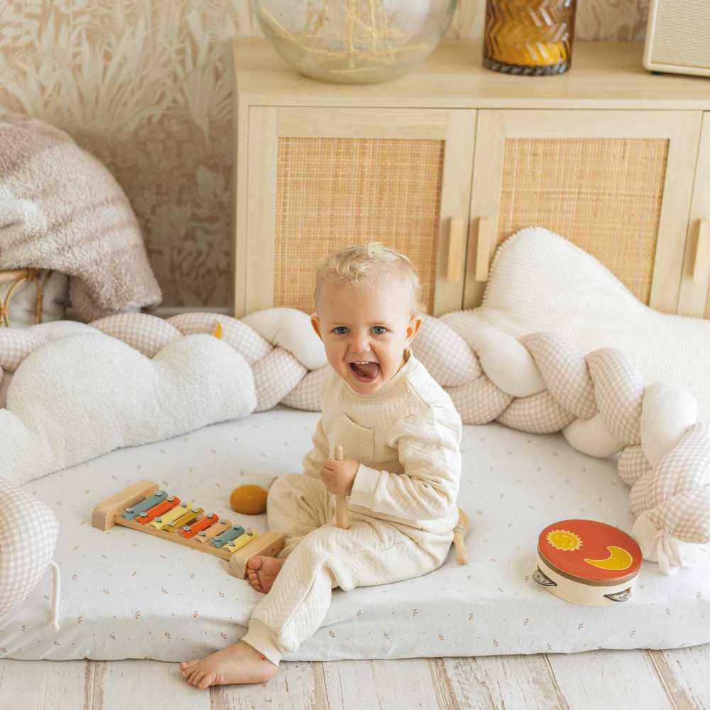 Dekozopf grenzt den Babyspielbereich ab