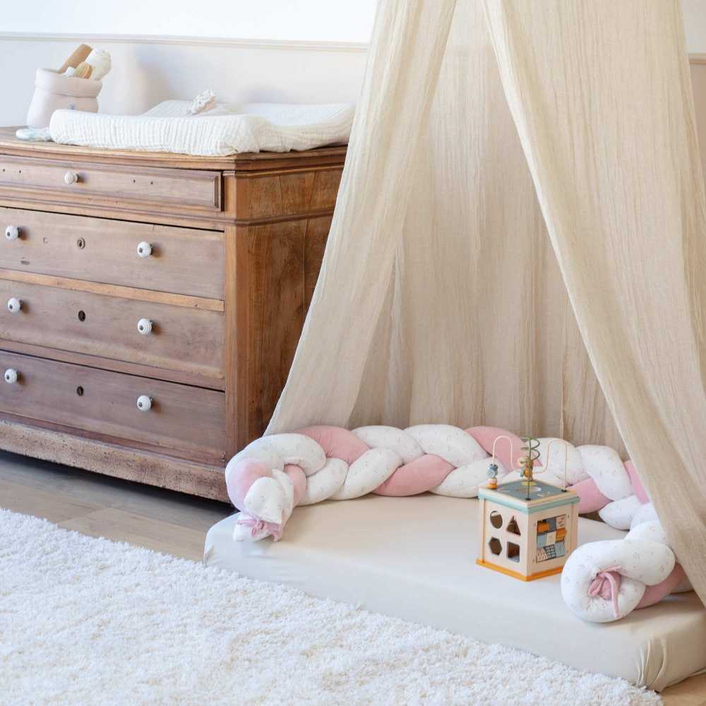 trenza decorativa en habitación bebé