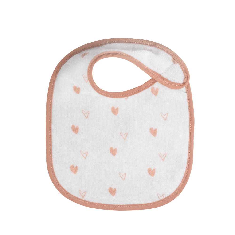 babero blanco con pequeños corazones en motivos all over