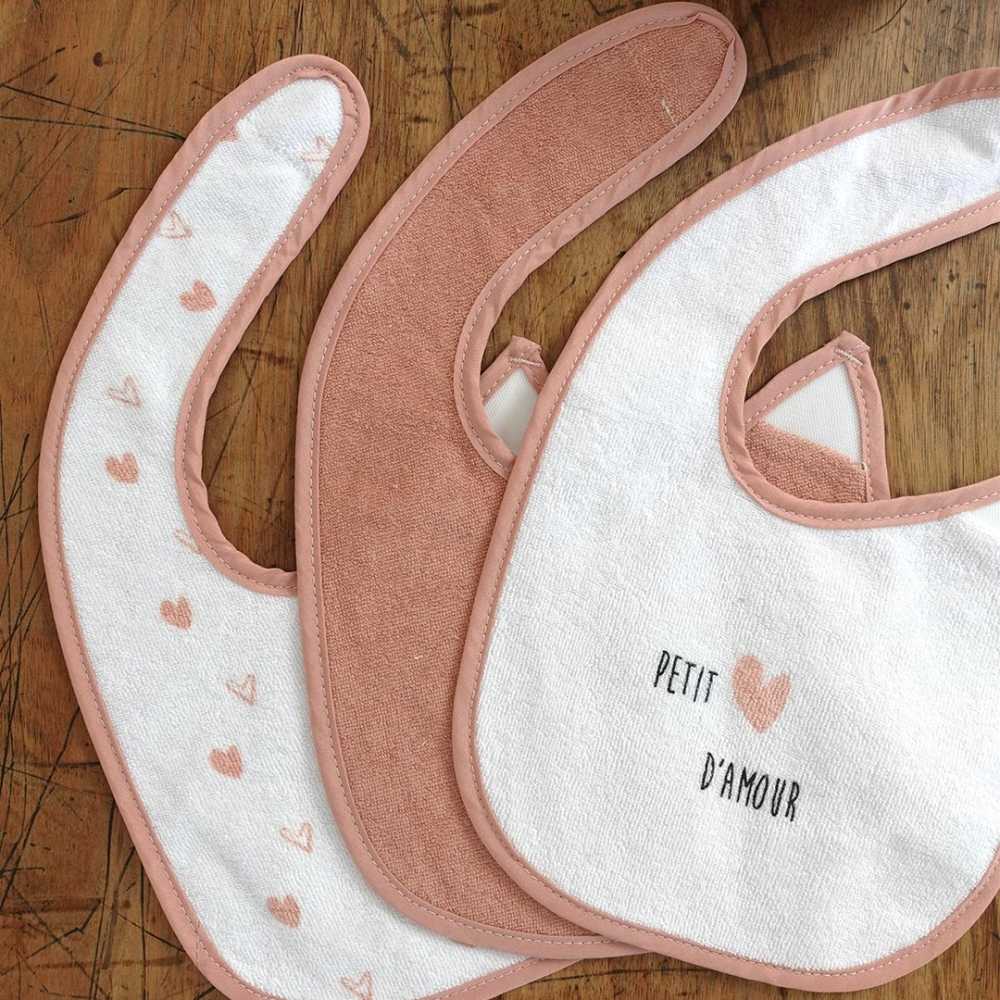 zoom matière et motifs lot de bavoirs bébé