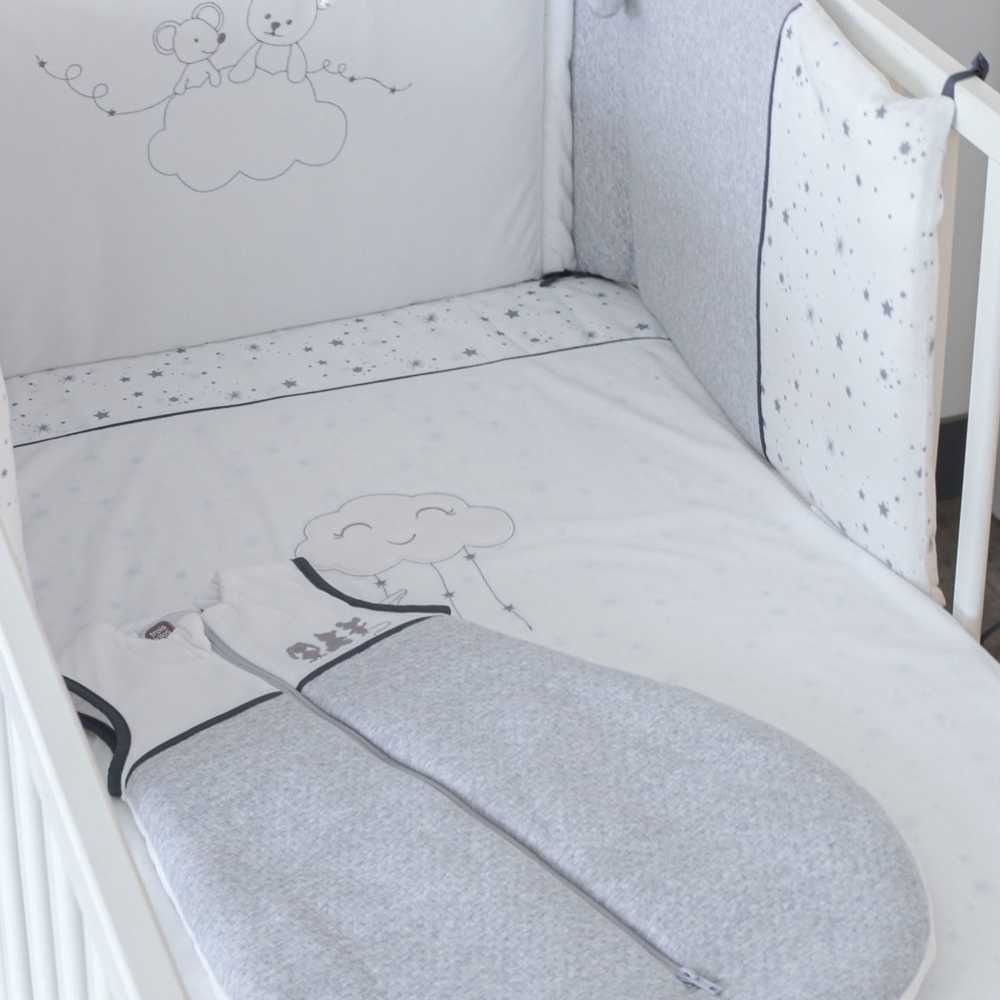 ambiente habitación bebé mixto blanca y gris con estrellas y personajes