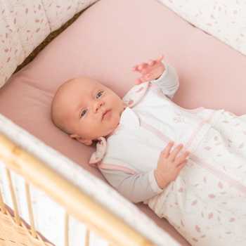 bebé niña con su Saco de dormir nacimiento en algodón orgánico Rosa & Lili