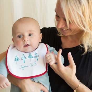 Maman et son bébé pour fêter le premier noël