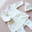 Kleiner Look mit dem Pyjama-Kleid und der passenden Mütze