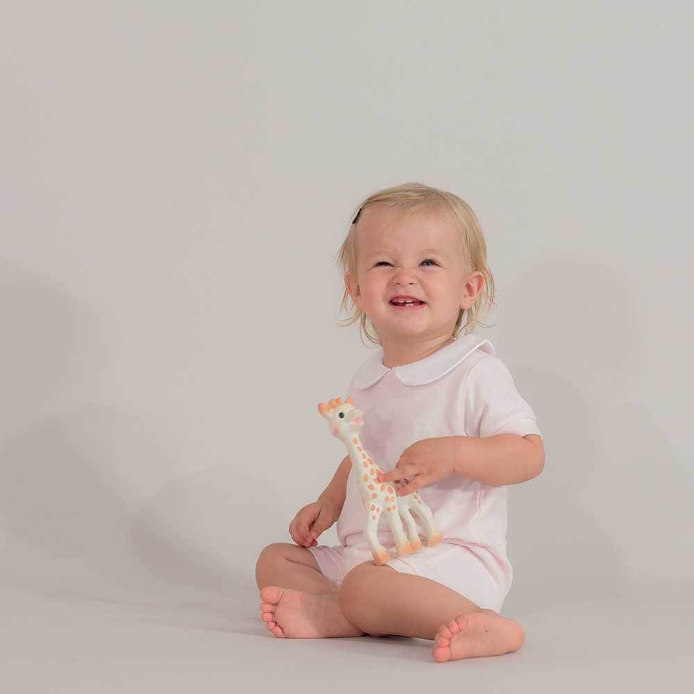 petite fille en combishort