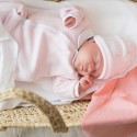bébé en pyjama