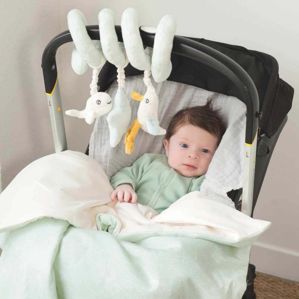 manta reversible au large de nova bebé