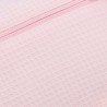 zoom op het honingraat materiaal in zuiver roze katoen