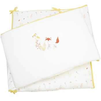 Protector de cuna con bonito bordado del bosque