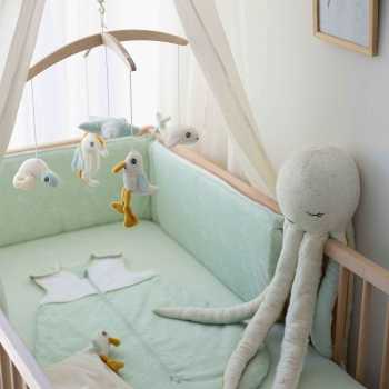 lenzuolo con angoli al largo di nova verde acqua con motivi oceano foto in scena letto