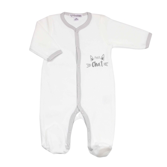 Witte en grijze pyjama met het opschrift petit Chat op de voorkant