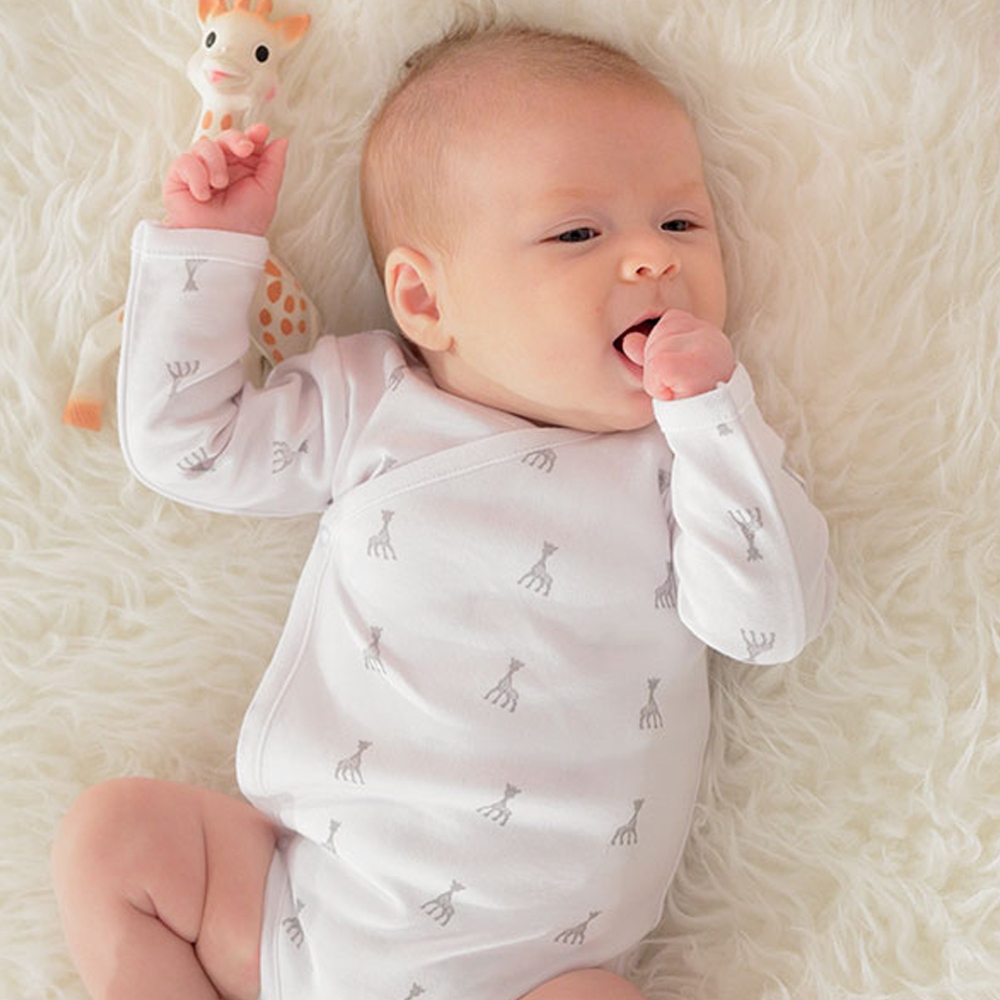 bébé dans son body croisé sophie la girafe