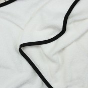Zoom matière sur l"ponge 100% coton de la cape de bain bébé