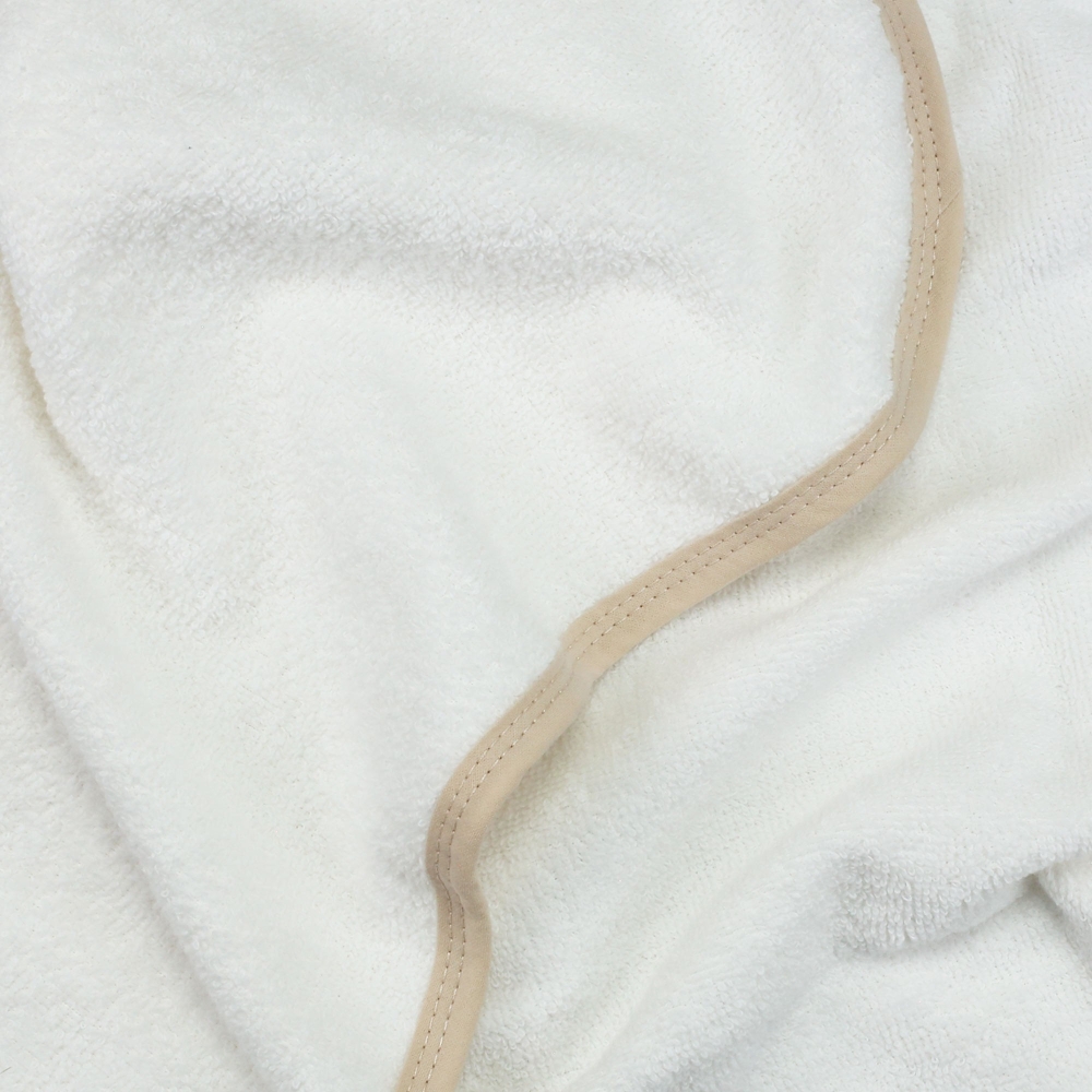 Close-up van de zachte badstof van de baby badcape