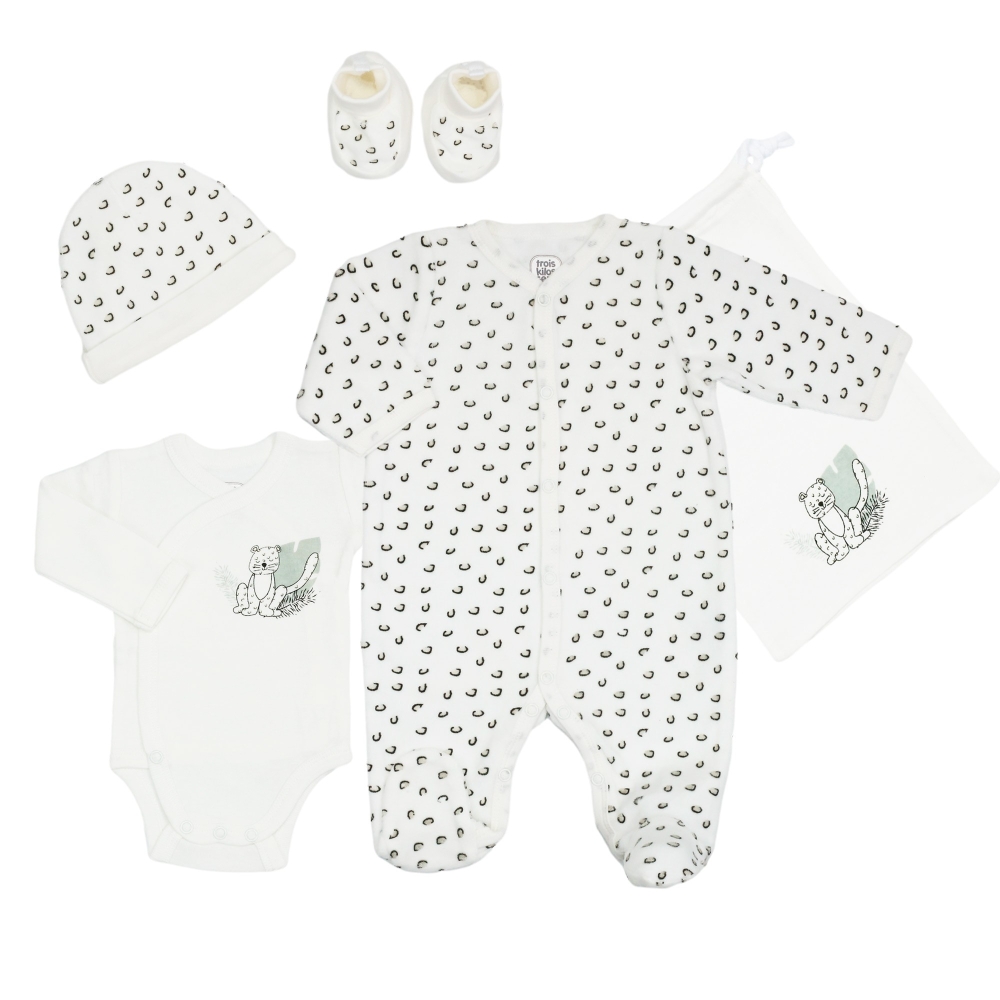 complete birth set with pajamas, bodysuit, hat, booties, mittens and matching storage bag