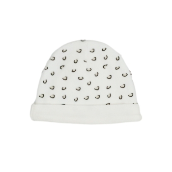 primer plano del gorro de nacimiento blanco con motivos Leopardo