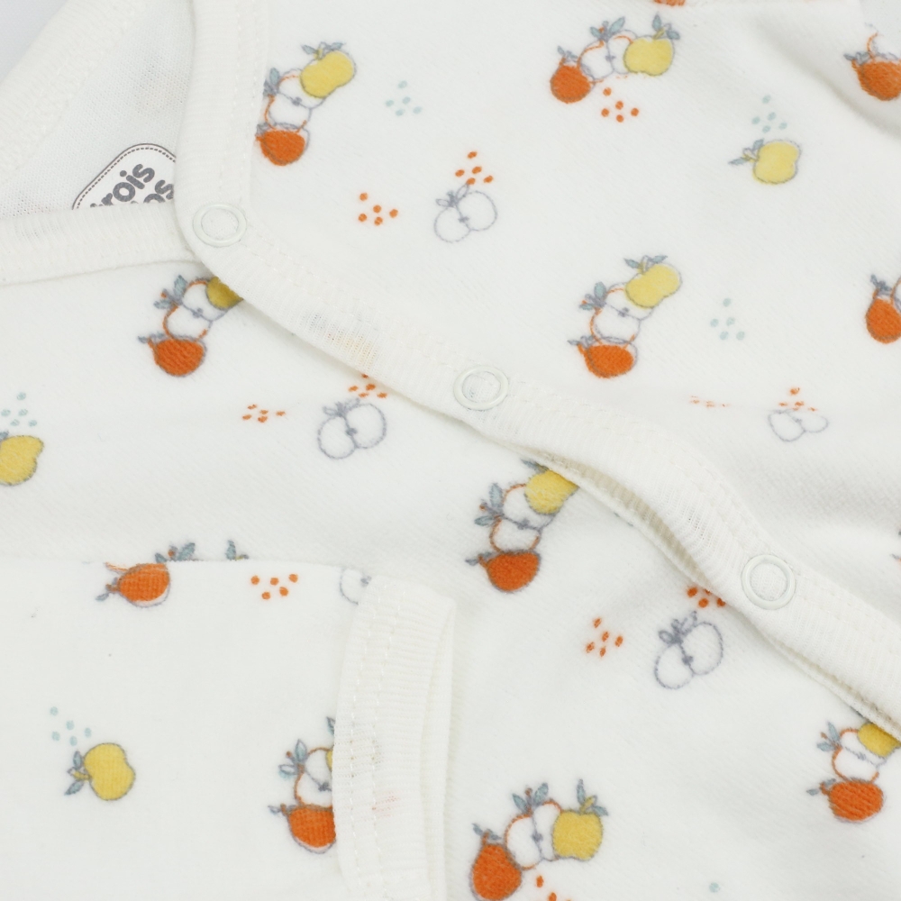 Zoom sulla stampa del pigiama in velluto