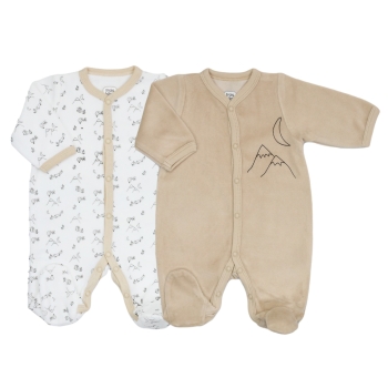 Set aus zwei Baby-Pyjamas im Bergambiente