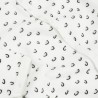 Zoom sur les motifs du pelage du léopard sur le deuxième pyjama du lot