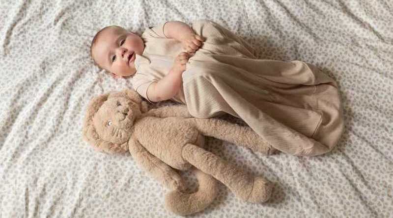 Comment habiller bébé la nuit selon la température